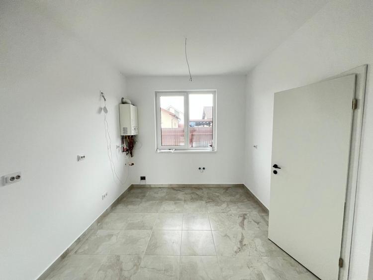 Duplex cu 4 camere cu Canalizare în Sânpetru