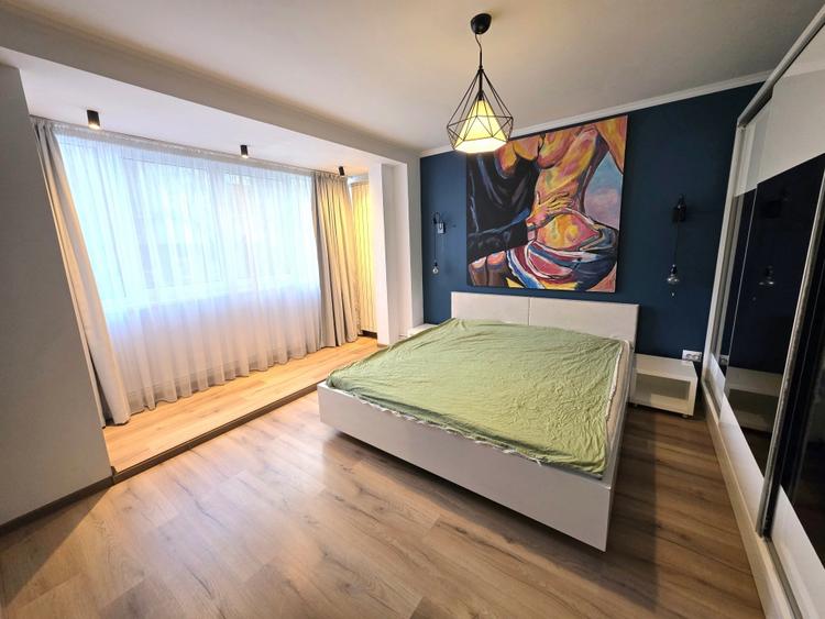 Apartament cu 3 camere semidecomandat, mobilat în Sala Palatului