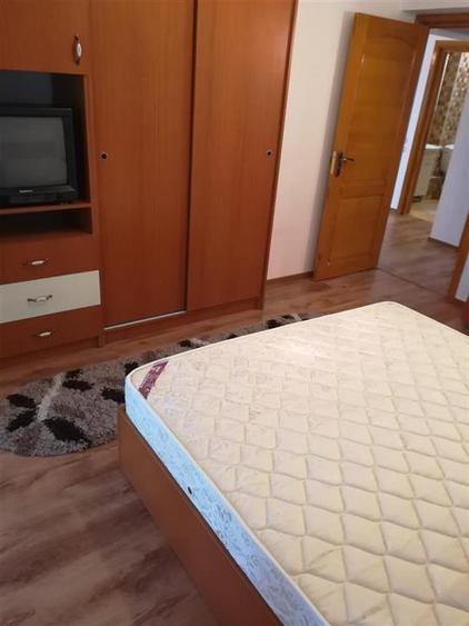 Apartament cu 3 camere decomandat în Ștefan cel Mare