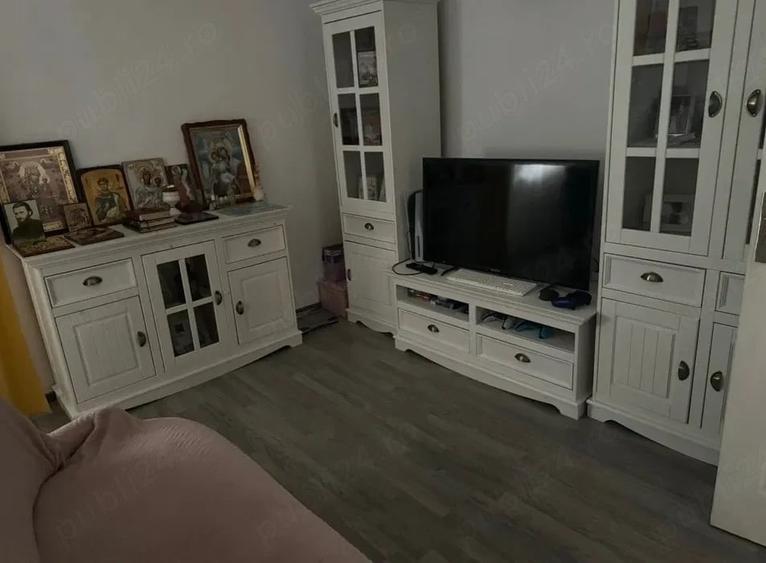 Apartament cu 3 camere decomandat în Aradului