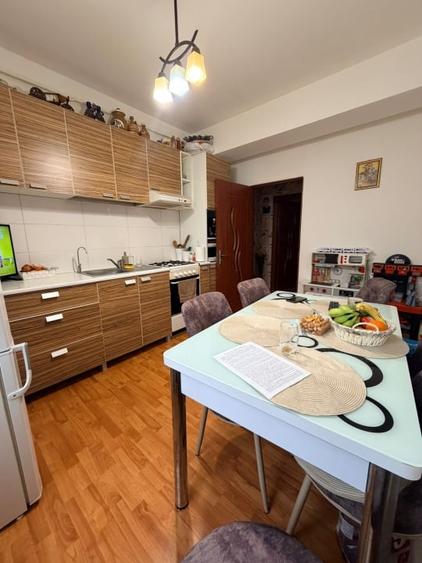 Apartament cu 2 camere decomandat, mobilat în Exterior Est