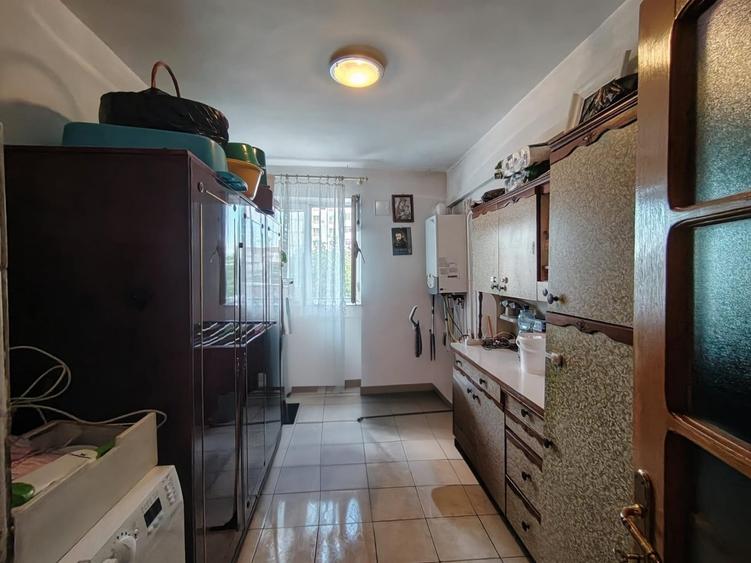 Apartament cu 5 camere decomandat, mobilat în Central