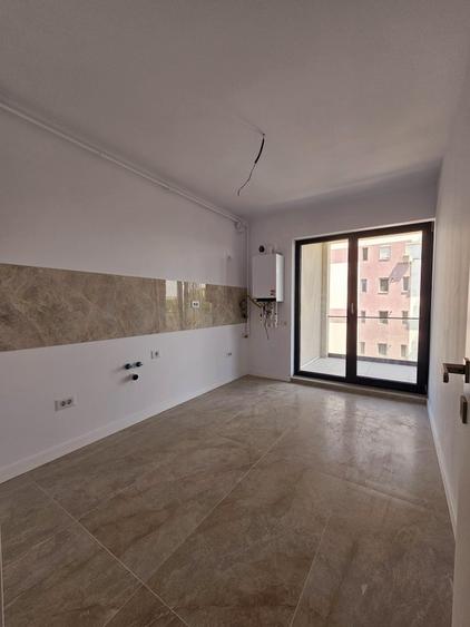 Apartament cu 3 camere decomandat în Est
