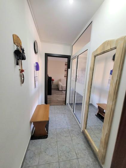 Apartament cu 3 camere decomandat în Florilor