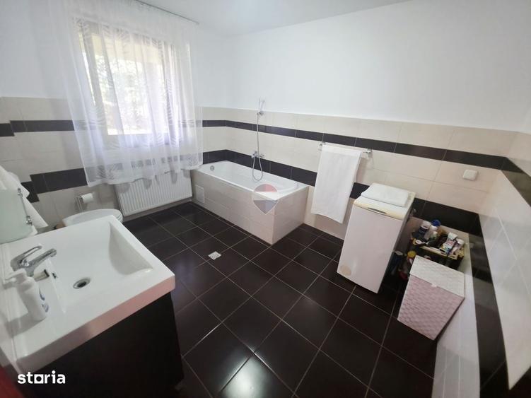 Casă cu 4 camere în Izvoare