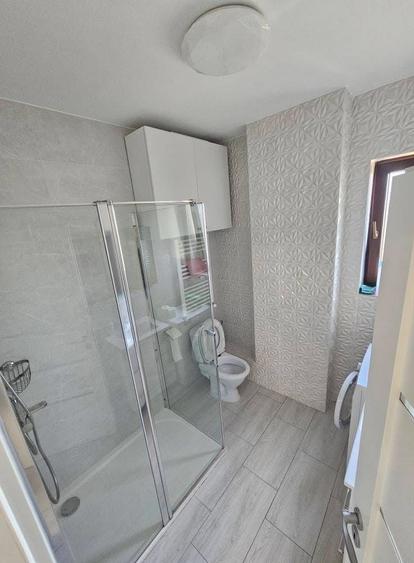 Apartament cu 3 camere semidecomandat în Valea Adâncă