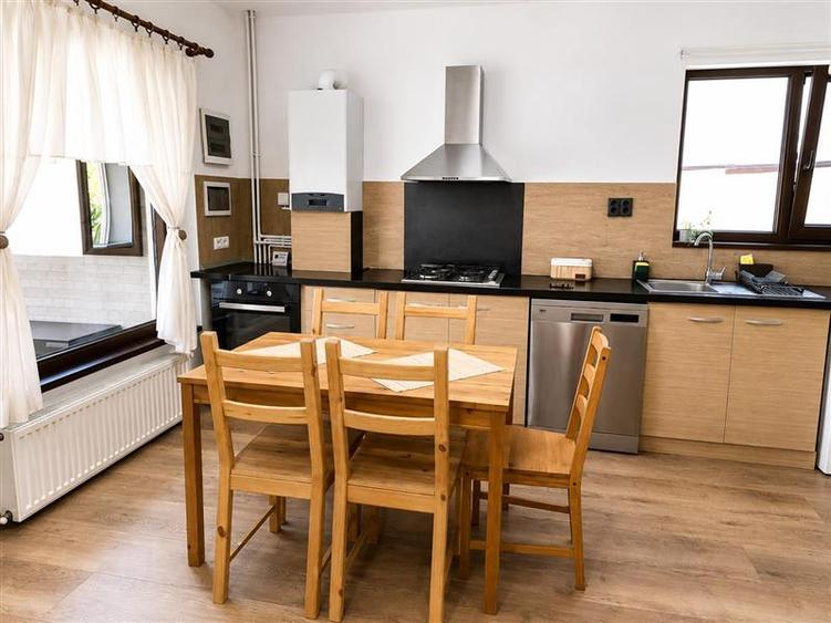 Casă individuală cu 2 camere cu Teren 350 Mp în Craiter