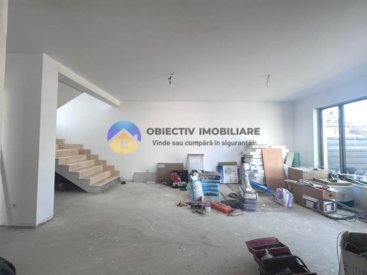 Casă cu 3 camere cu Canalizare în Est
