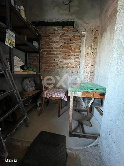 Casă cu 2 camere cu Teren 668 Mp în Petrești