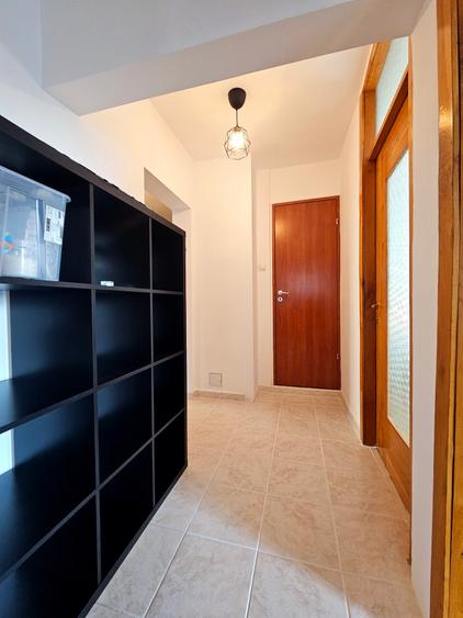 Apartament cu 3 camere decomandat, mobilat în Nerva Traian