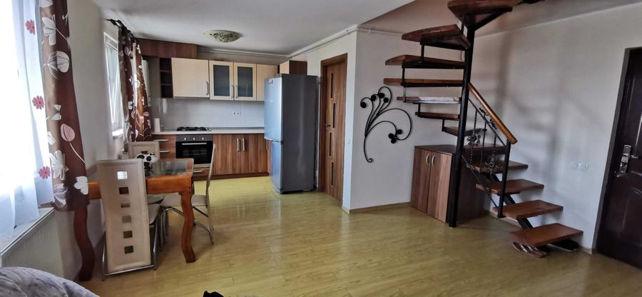 Inchiriez apartament 3 camere, spatios, central, et.5+mansarda - 3