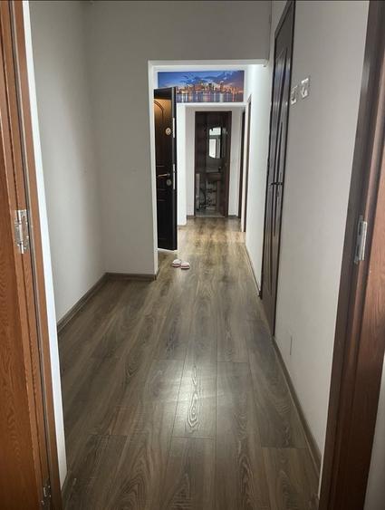 Apartament cu 4 camere semidecomandat în Miorița