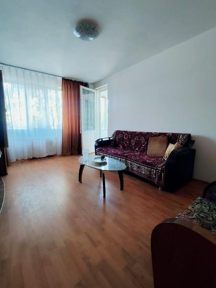Apartament cu 4 camere decomandat în Far