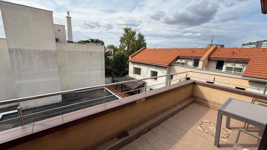 Apartament cu 4 camere decomandat în Herăstrău