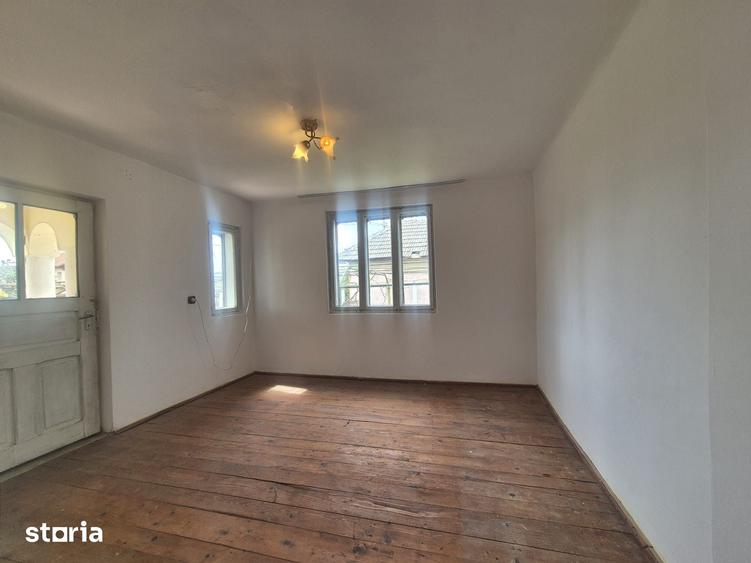 Casă cu 6 camere cu Teren 1000 Mp în Central