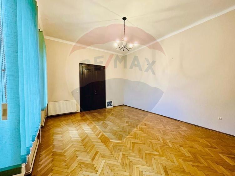 Birou, de 75 mp, în Central