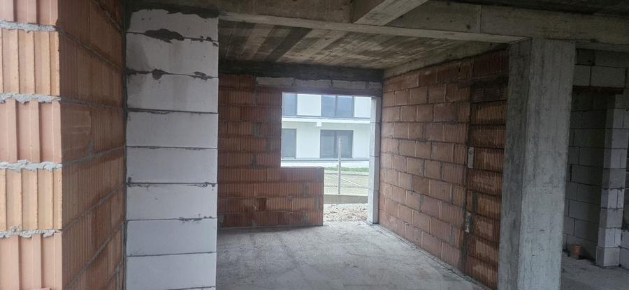 Duplex cu 4 camere cu Canalizare în Ipotești