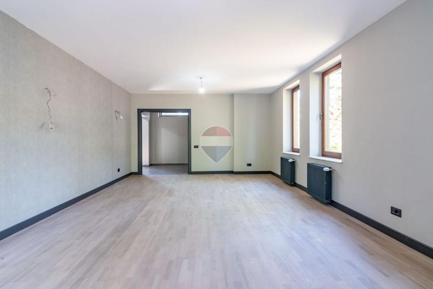 Casă individuală cu 5 camere cu Teren 599 Mp în Corbeanca