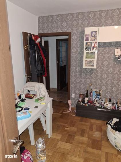 Apartament cu 3 camere semidecomandat în Giulești
