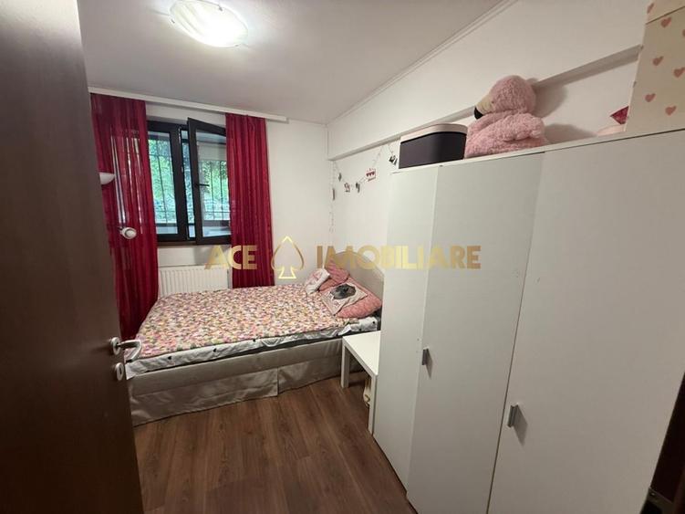 Apartament cu 3 camere, mobilat în Titan