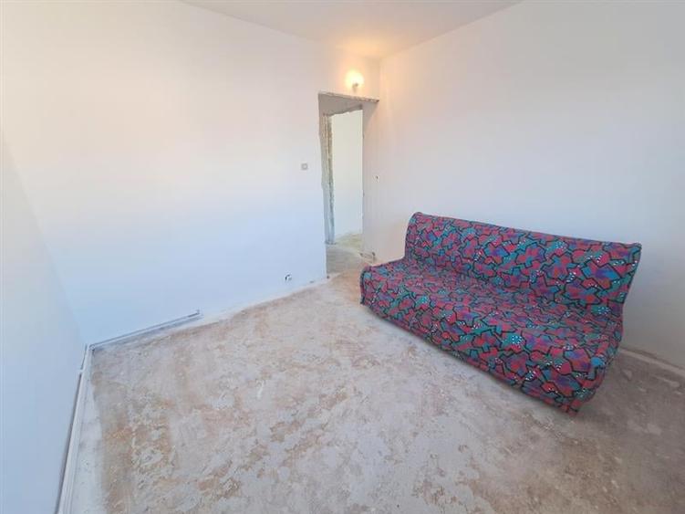 Apartament cu 2 camere semidecomandat în 9 Mai