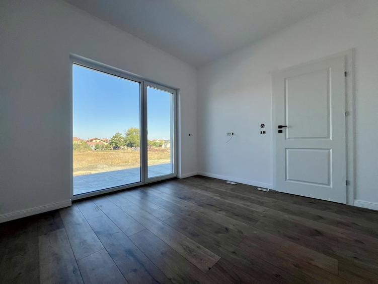 Casă cu 3 camere cu Teren 216 Mp în Săcălaz