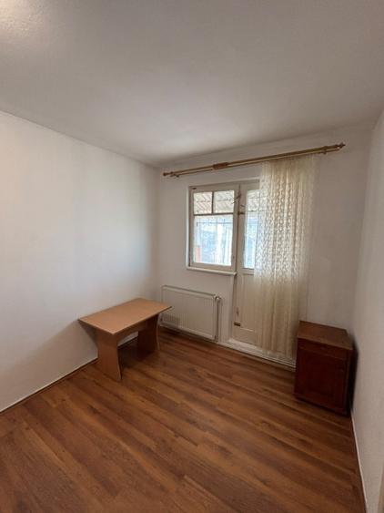 Apartament cu 2 camere semidecomandat, mobilat în Vălenii de Munte