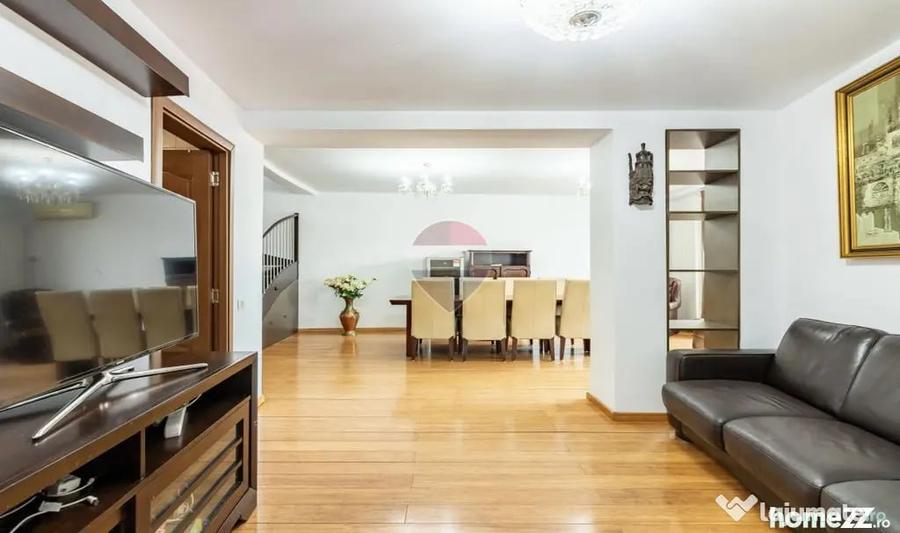 Apartament cu 4 camere decomandat în Unirii