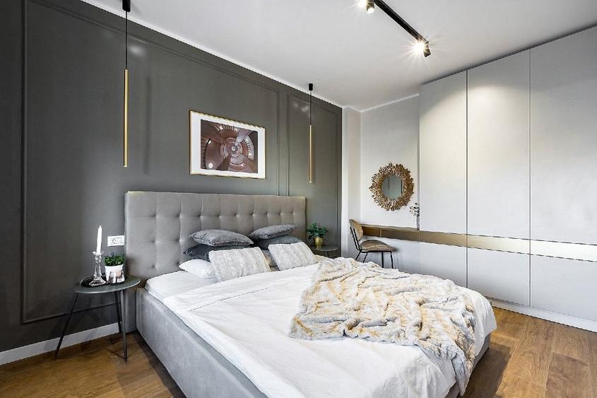 Apartament cu 3 camere semidecomandat, mobilat în P-ța Romană