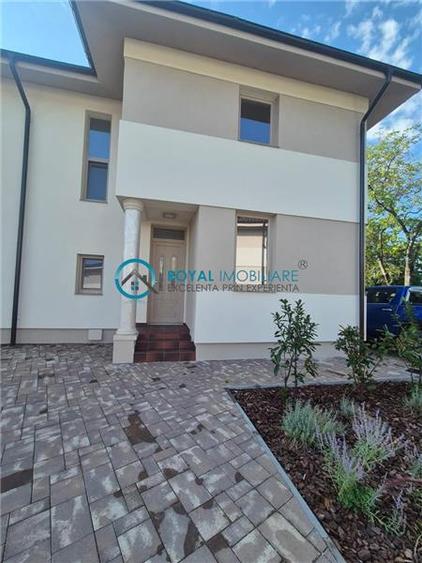 Duplex cu 5 camere cu Piscina în Păulești