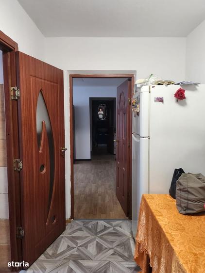 Apartament cu 3 camere semidecomandat în Republicii