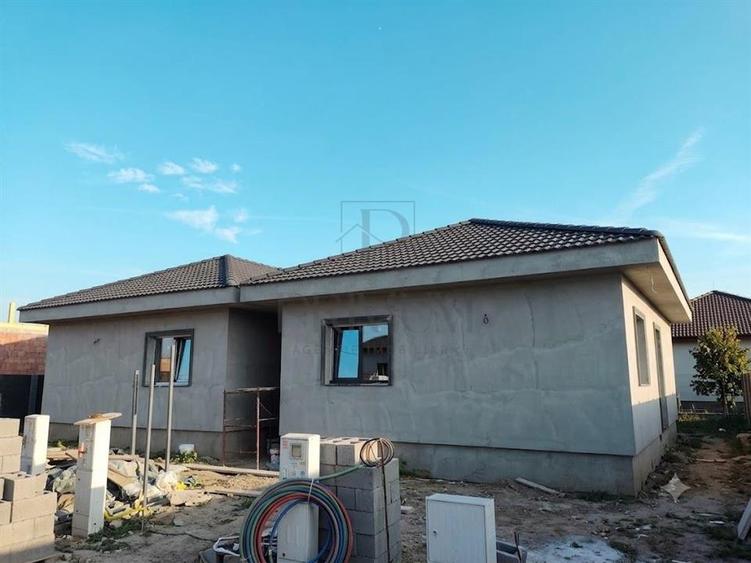 Duplex cu 4 camere cu Canalizare în Moșnița Nouă