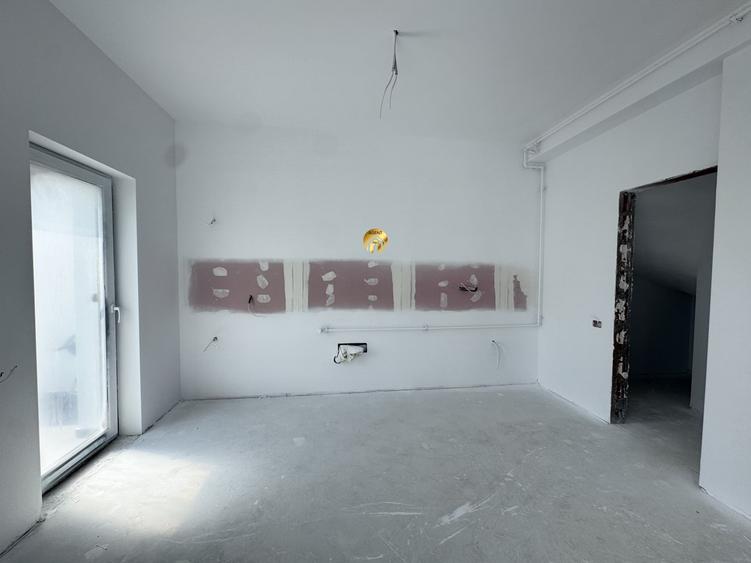 Casă cu 5 camere cu Teren 300 Mp în Otopeni