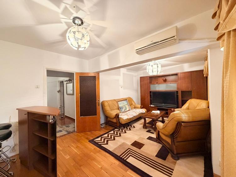 Apartament cu 3 camere decomandat, mobilat în Costin Georgian