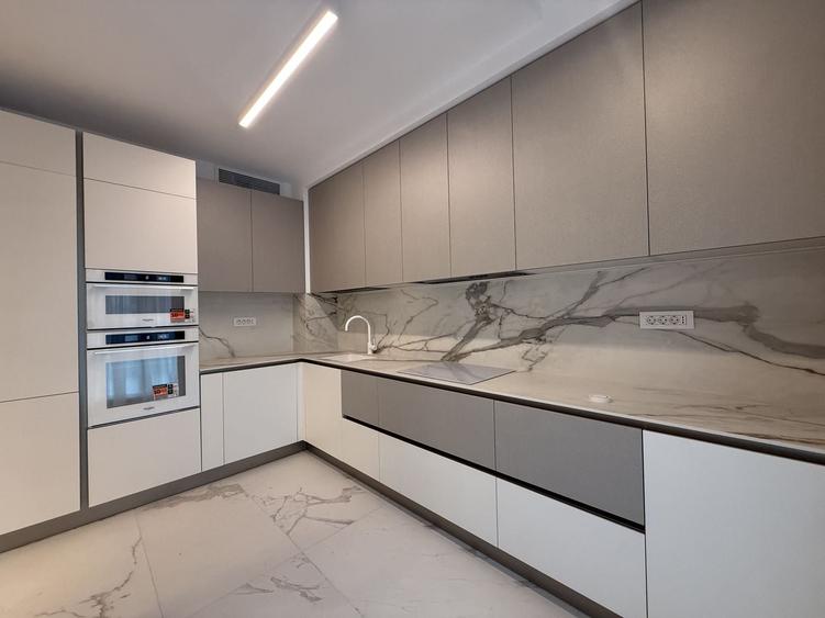 Apartament cu 4 camere decomandat în Primăverii