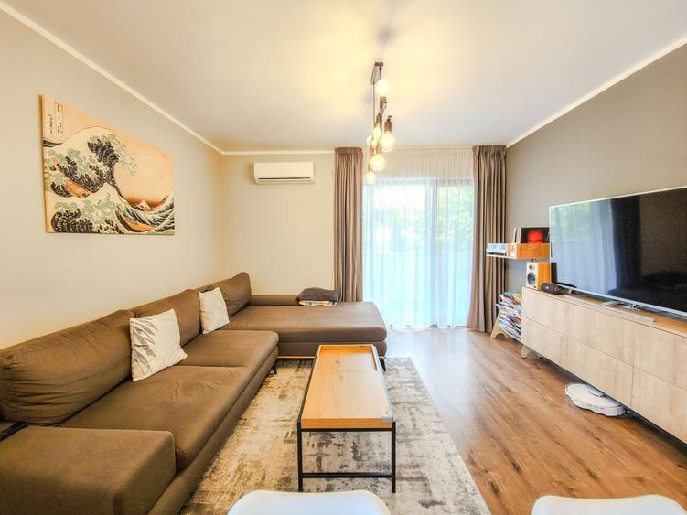 Apartament cu 3 camere semidecomandat, mobilat în Europa