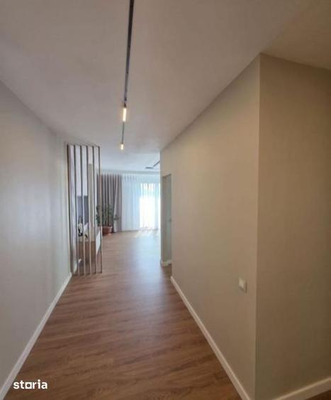 Apartament cu 4 camere semidecomandat, mobilat în Central
