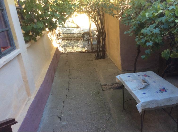 Casă individuală cu 3 camere cu Teren 3300 Mp în Central