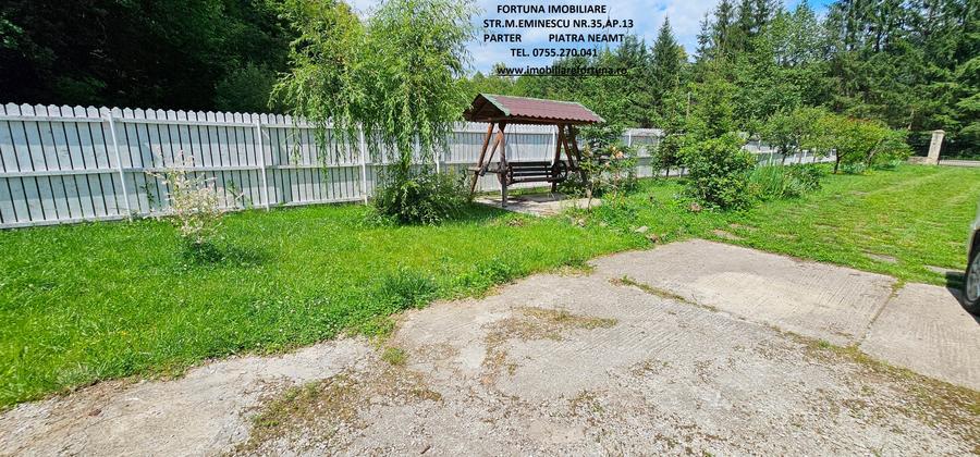 Casă cu 8 camere cu Garaj în Tarcău