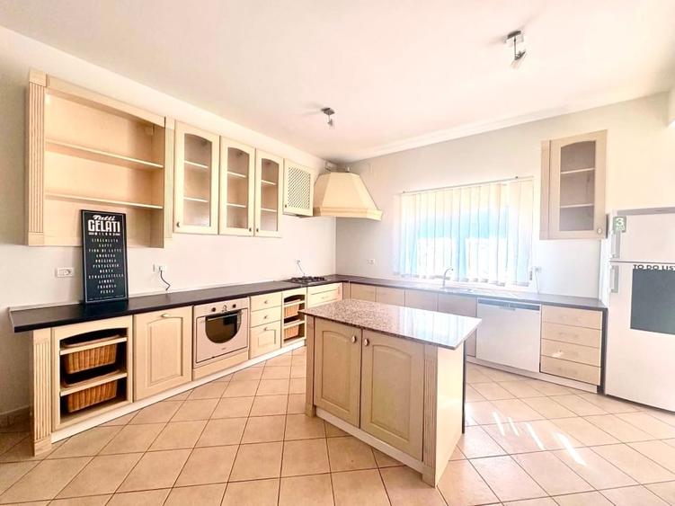 Duplex cu 5 camere cu Canalizare în Grădiște
