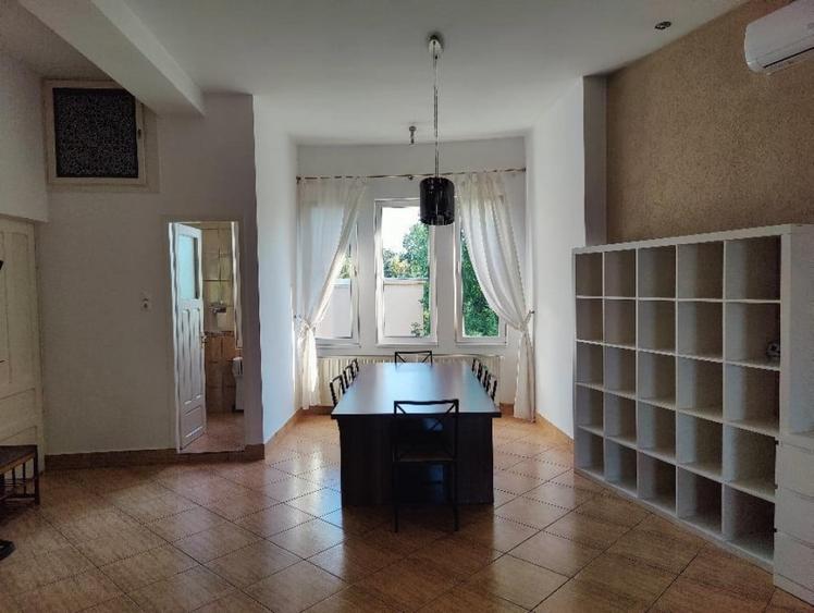 Apartament cu 3 camere decomandat în Primăverii