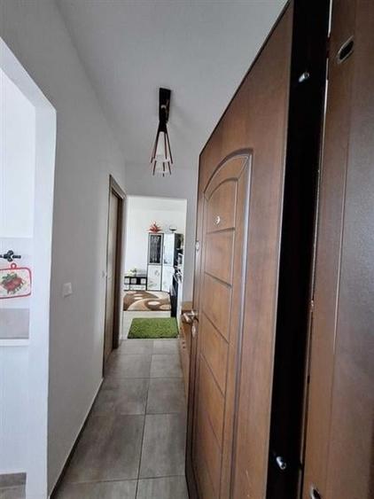 Apartament cu 2 camere semidecomandat, mobilat în Calea București