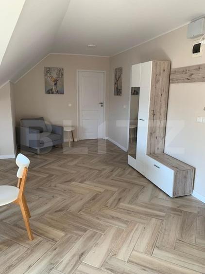 Apartament cu 3 camere semidecomandat, mobilat în Florești