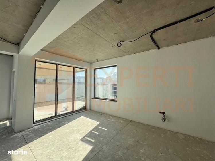 Casă cu 4 camere cu Teren 214 Mp în Palazu Mare