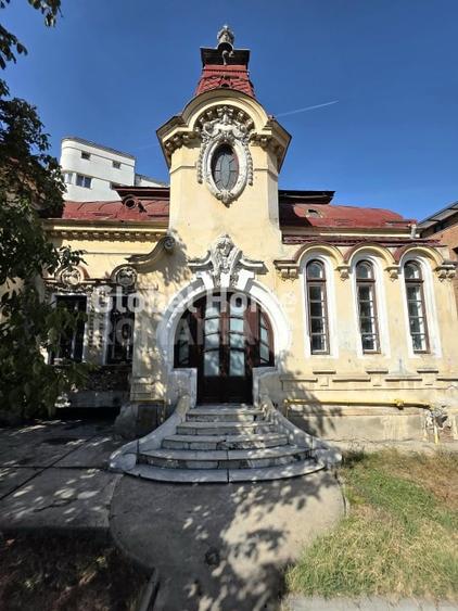 Casă individuală cu 5 camere cu Canalizare în Ultracentral