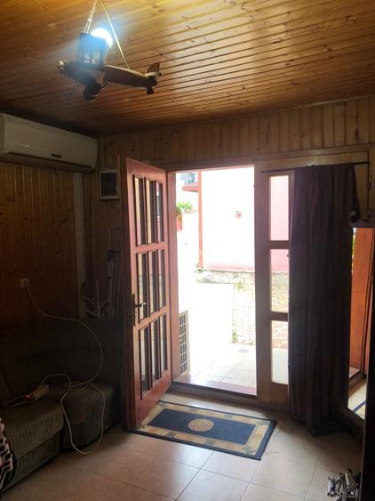 Casă cu 10 camere cu Teren 636 Mp în Nord
