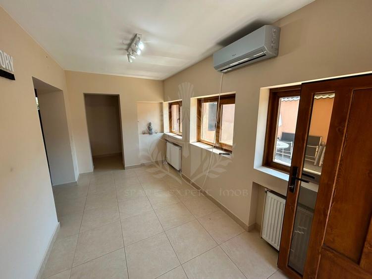 Casă individuală cu 3 camere cu Canalizare în Central