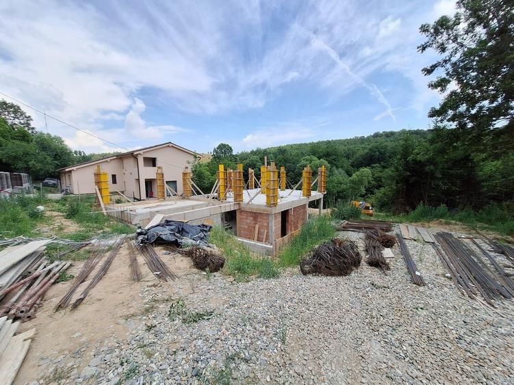 Casă individuală cu 5 camere cu Canalizare în Feleacu