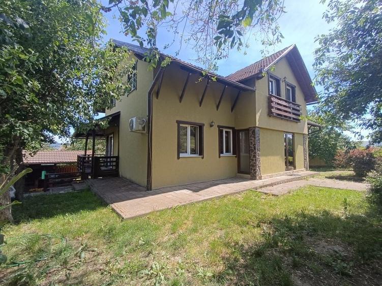 Casă cu 4 camere în Exterior Vest
