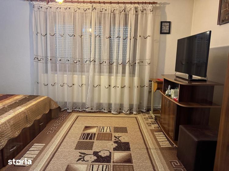 Casă cu 5 camere cu Teren 520 Mp în Vlădești
